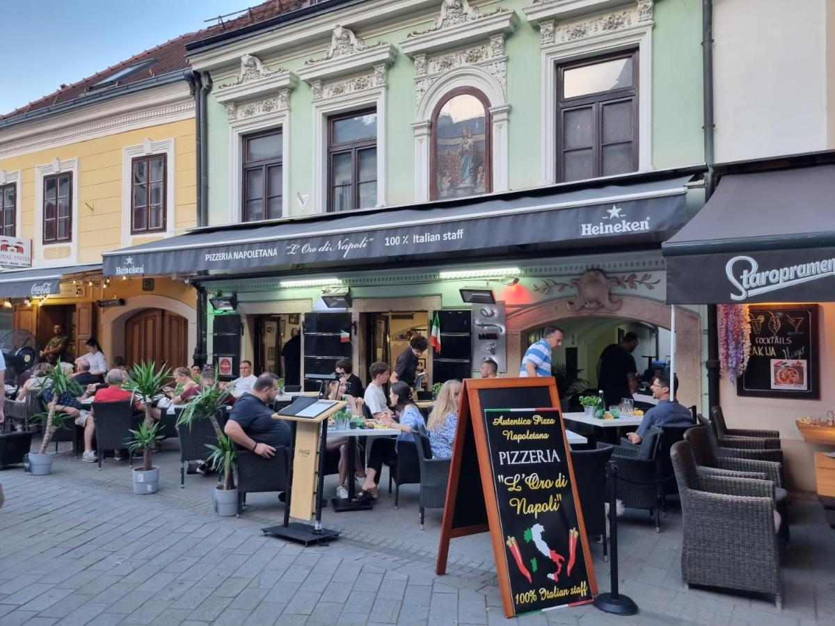 Appartamento L'Oro Di Napoli Zagreb Bagian luar foto